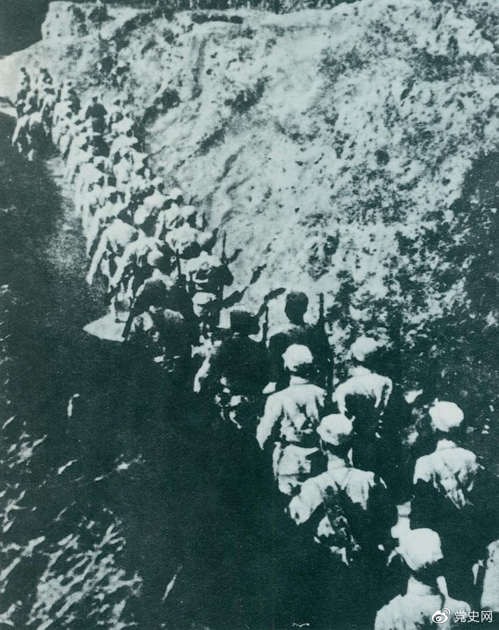 1937年9月25日，八路军第一一五师主力在晋东北取得平型关大捷，歼灭日军1000余人，打破了日军